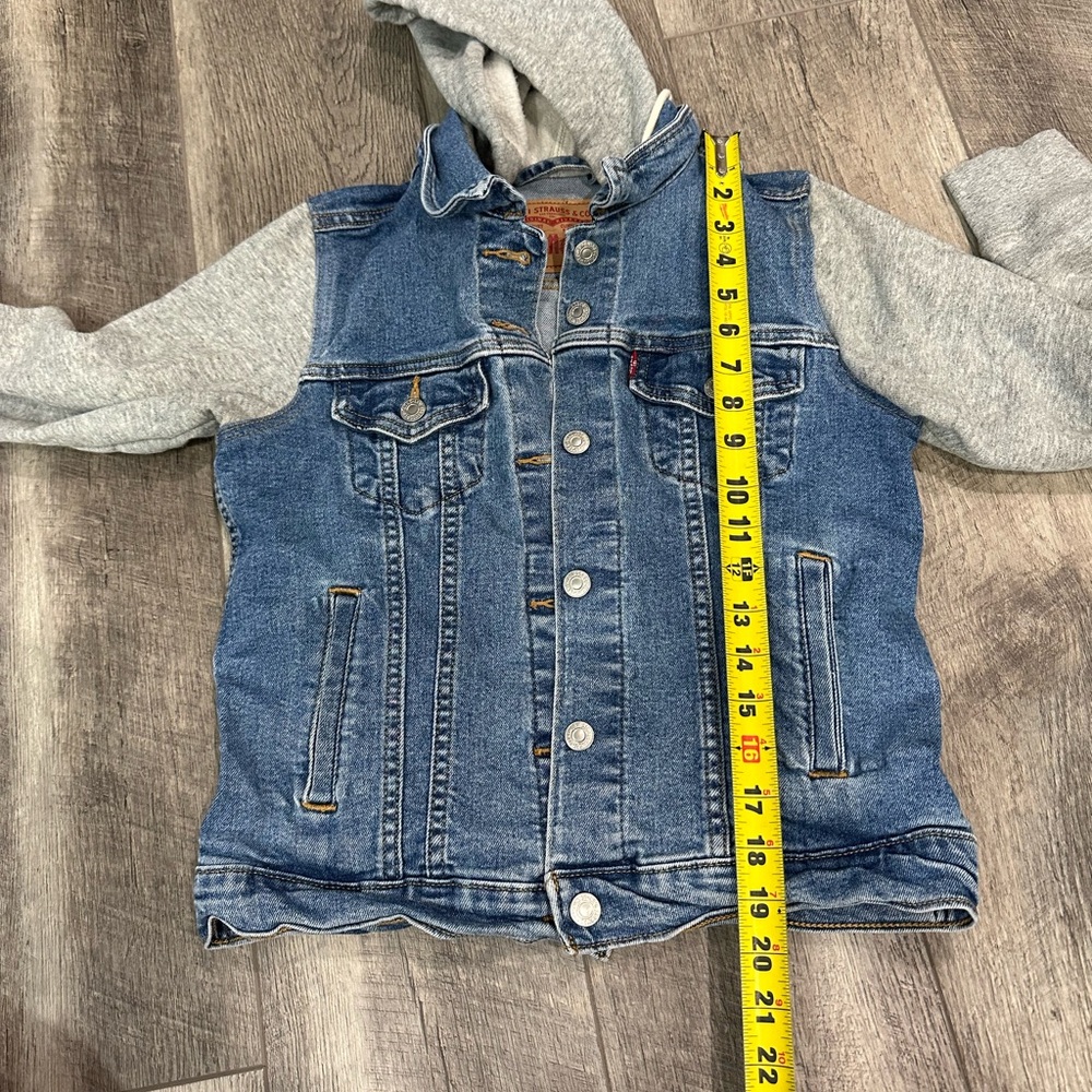 Levi’s Denim Jacket - Picture 12 of 12